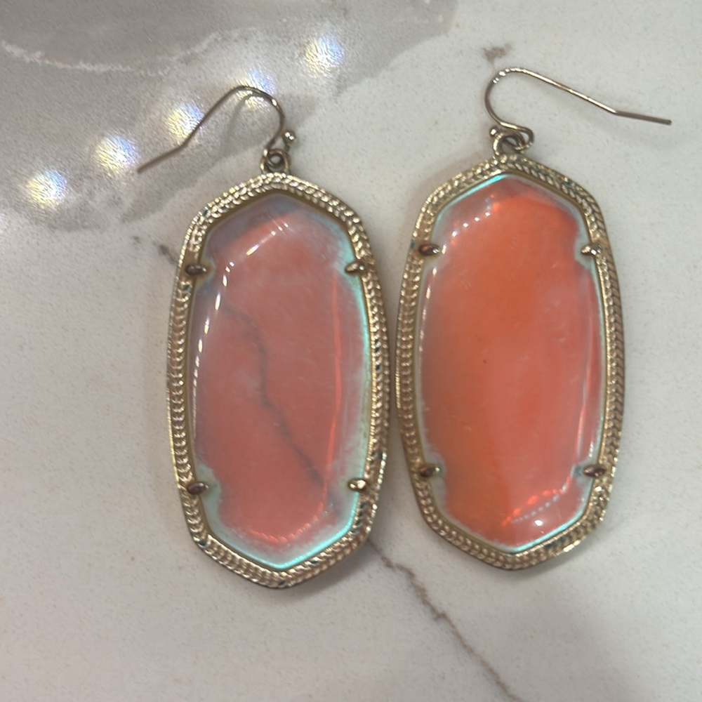 Kendra Scott Danielle earrings iridescent with gold trim - Picture 8 of 12